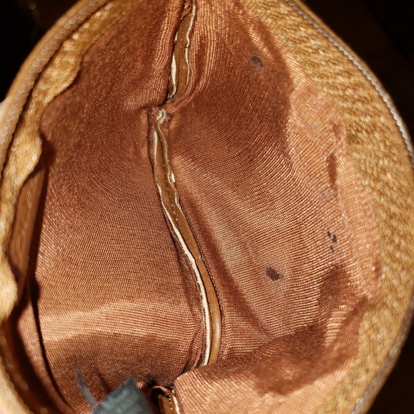 Rolfs genuine leather change purse. - Picture 7 of 7